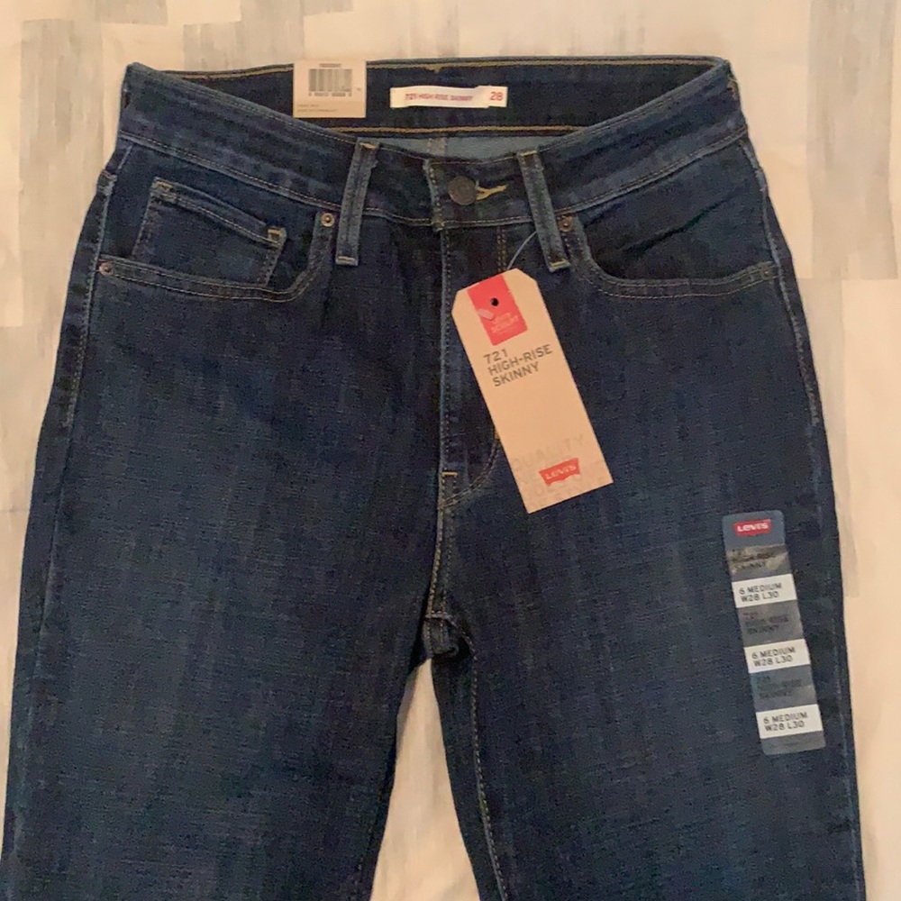 NWT never worn Levi’s 721 High Rise Skinny Jeans
